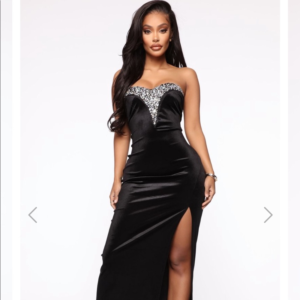 Fashion Nova long black Velvet rhinestone stunning